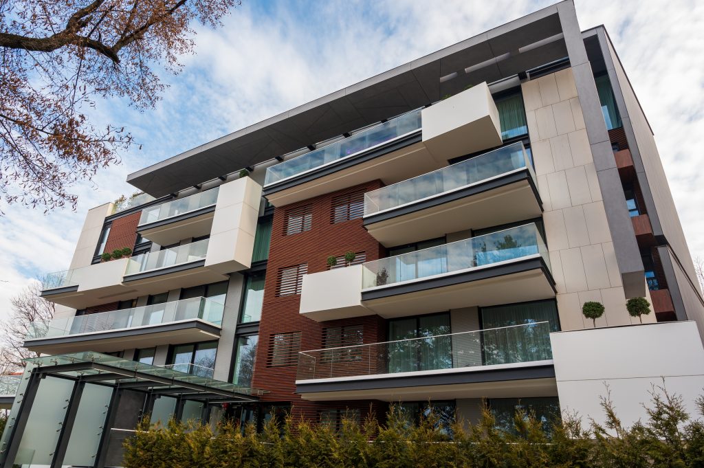 Bâtiment vacant : faut-il vendre, réhabiliter ou conserver ? Analyse stratégique pour les propriétaires et investisseurs